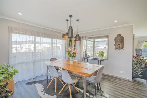 Photo of property in 2 Oscar Place, Whitianga, 3510