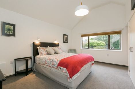 Photo of property in 2 Matthews Place, Taradale, Napier, 4112