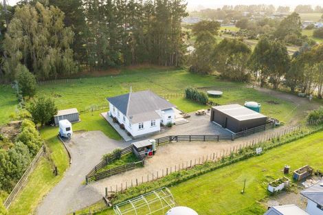 Photo of property in 8 Knorp Street, Halcombe, Feilding, 4779
