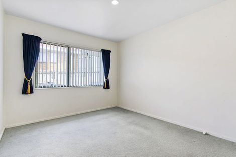 Photo of property in 11 Mannikin Place, Unsworth Heights, Auckland, 0632