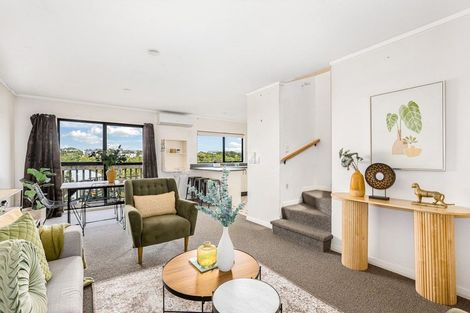 Photo of property in 21 Ladbrooke Drive, Newlands, Wellington, 6037