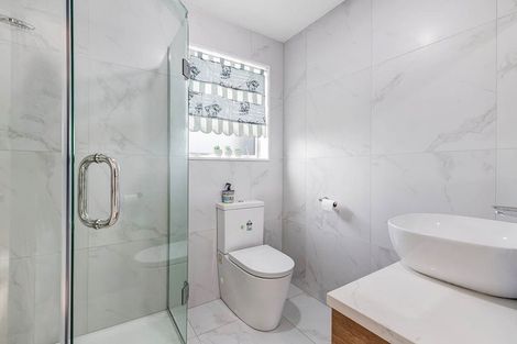 Photo of property in 125 Godfrey Drive, Orewa, 0931