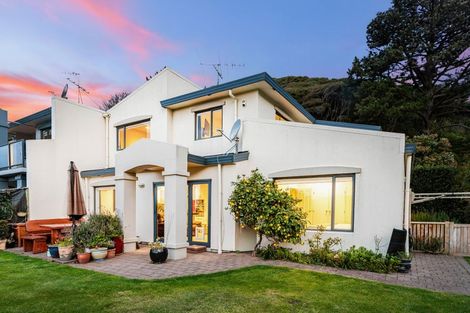 Photo of property in 8 Paremata Drive, Paremata, Porirua, 5024