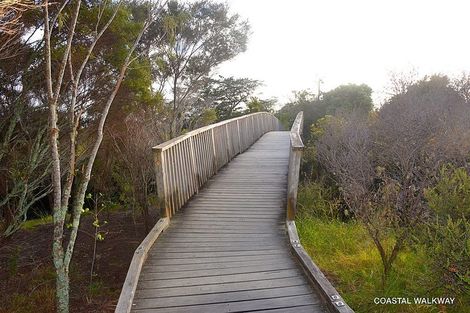 Photo of property in 38a Rewarewa Road, Te Atatu Peninsula, Auckland, 0610