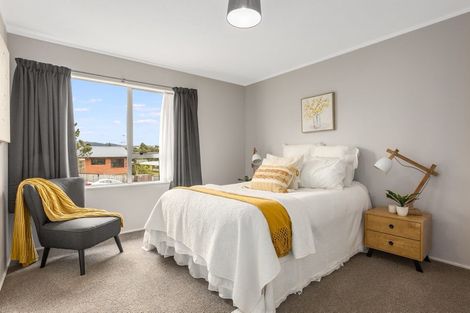 Photo of property in 40 Omapere Street, Whitby, Porirua, 5024