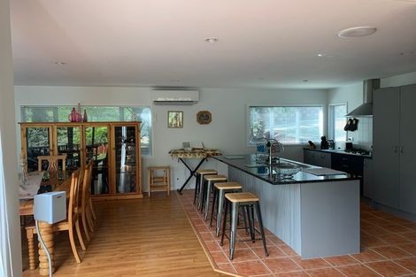 Photo of property in 9 Springwater Vale, Unsworth Heights, Auckland, 0632