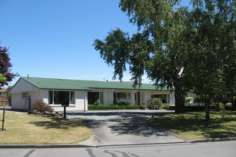 Photo of property in 3 Kingham Place, Avonhead, Christchurch, 8042