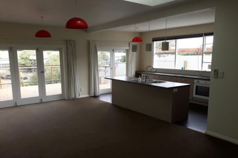 Photo of property in 119 Bowhill Road, New Brighton, Christchurch, 8083