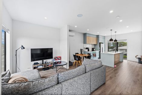 Photo of property in 6/107 Hobsonville Road, West Harbour, Auckland, 0618