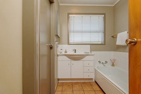 Photo of property in 9 Panako Place, Awapuni, Palmerston North, 4412