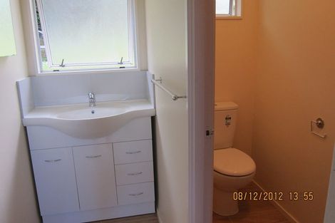 Photo of property in 25 Lambrown Drive, Totara Vale, Auckland, 0629
