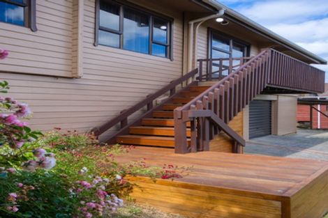 Photo of property in 98 Daffodil Street, Titirangi, Auckland, 0604