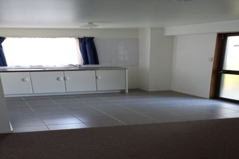 Photo of property in 2/13 Limmer Place, Browns Bay, Auckland, 0632