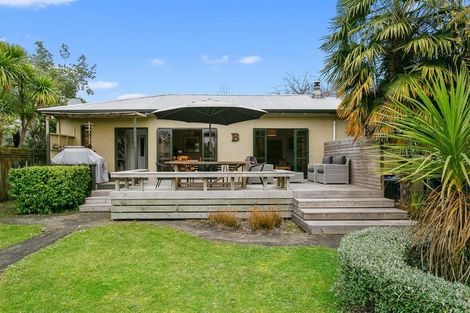 Photo of property in 18 Queen Street, Cambridge, 3434