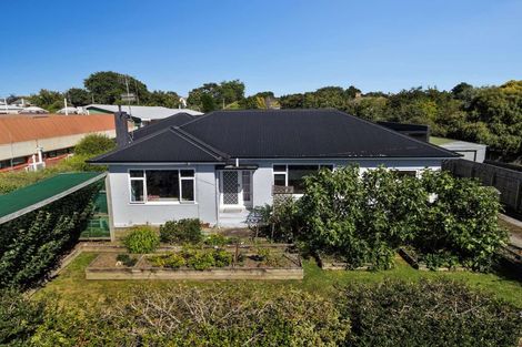 Photo of property in 10 William Street, Marton, 4710