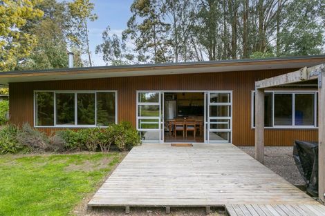 Photo of property in 69 Gillespie Place, Acacia Bay, Taupo, 3385