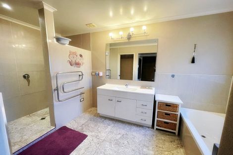 Photo of property in 15 Matheson Road, Red Beach, 0932