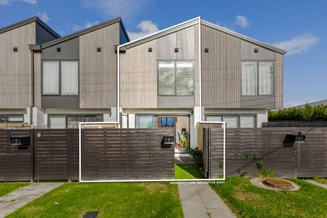 Photo of property in 2/12 Tawa Road, Te Atatu Peninsula, Auckland, 0610