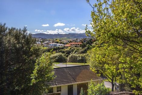 Photo of property in 9 Seagull Place, Whitby, Porirua, 5024