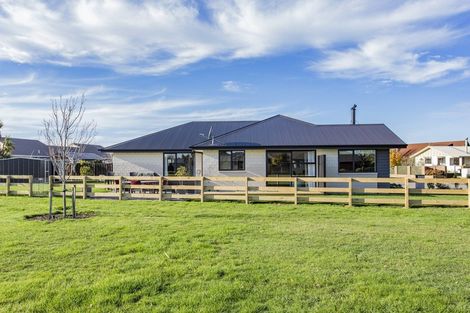Photo of property in 33 Seadown Crescent, Amberley, 7410