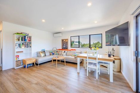 Photo of property in 5 Sylvan Avenue, Northcote, Auckland, 0627