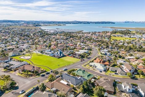 Photo of property in 9 Westpark Drive, West Harbour, Auckland, 0618