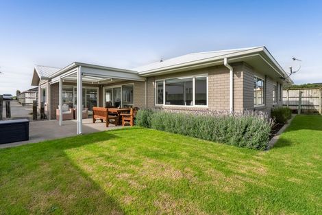 Photo of property in 2 Rayner Way, Glen Avon, New Plymouth, 4312