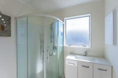 Photo of property in 52 Sarah Street, Waikawa Beach, Levin, 5573