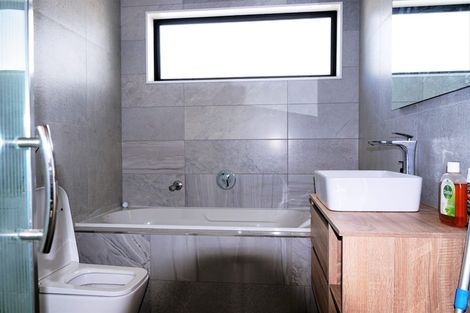 Photo of property in 83a Lake Road, Northcote, Auckland, 0627