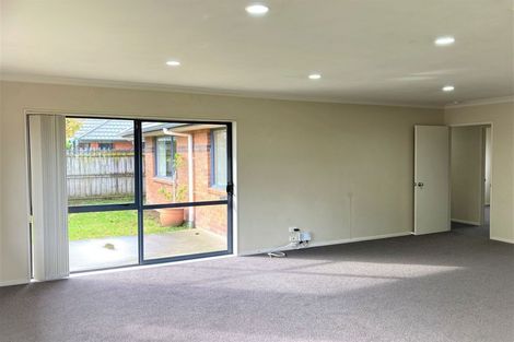 Photo of property in 16 Old Park Place, Takanini, 2112