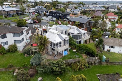 Photo of property in 1/23 Bernleigh Terrace, West Harbour, Auckland, 0618