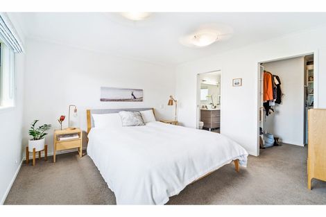 Photo of property in 2 Sunrise Lane, Te Atatu South, Auckland, 0610