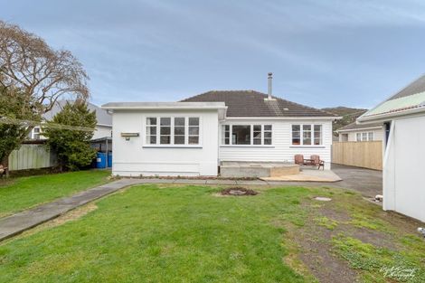 Photo of property in 5 Hodgins Grove, Naenae, Lower Hutt, 5011