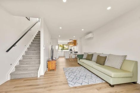 Photo of property in 7/27 Carole Crescent, Pakuranga, Auckland, 2010