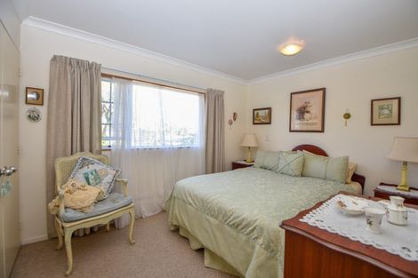 Photo of property in 72 Pembroke Street, Carterton, 5713