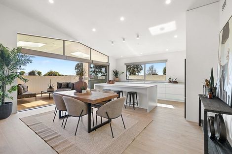 Photo of property in Mangorei Road, Strandon, 4312