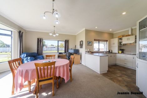 Photo of property in 6 Pegasus Place, Kelvin Grove, Palmerston North, 4414