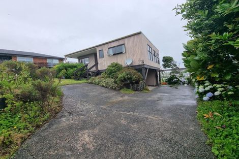 Photo of property in 11 Ripiro Drive, Baylys Beach, Dargaville, 0377