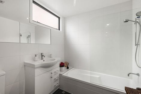 Photo of property in 35a Ngaio Road, Kelburn, Wellington, 6012