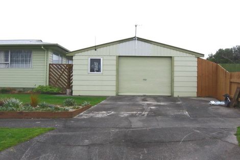Photo of property in 10 Forbes Place, Kelvin Grove, Palmerston North, 4414