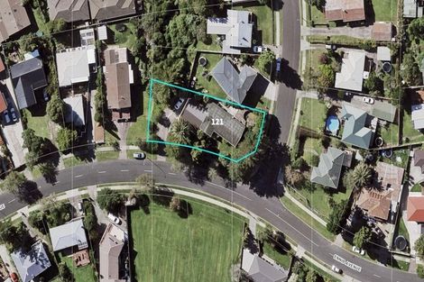 Photo of property in 121 Ennis Avenue, Pakuranga Heights, Auckland, 2010