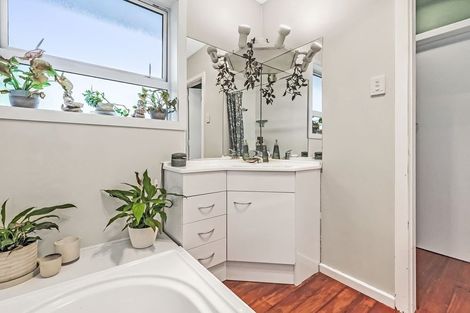 Photo of property in 26 Staveley Street, Avonhead, Christchurch, 8042