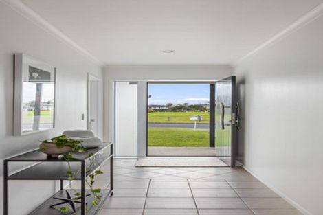 Photo of property in 15 Halyard Place, Te Atatu Peninsula, Auckland, 0610