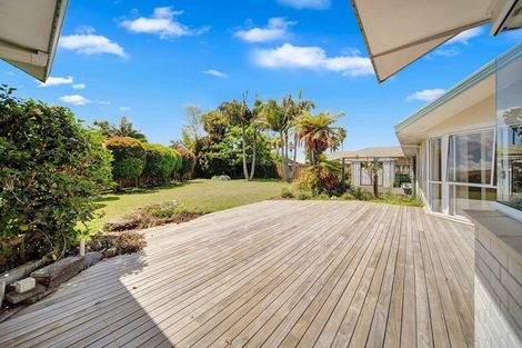 Photo of property in 11 Perotti Place, Conifer Grove, Takanini, 2112