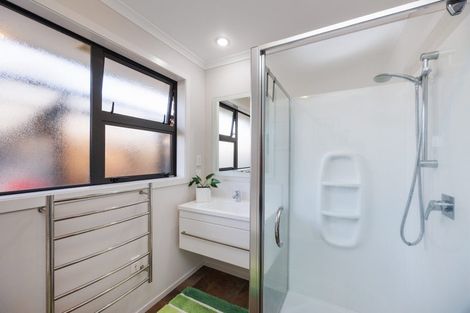 Photo of property in 12 Lorenzo Place, Kelvin Grove, Palmerston North, 4414