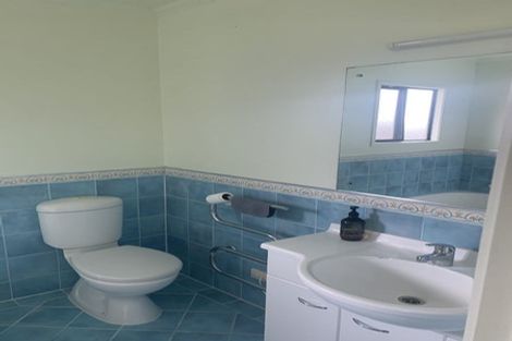 Photo of property in 1 Kittiwake Drive, Schnapper Rock, Auckland, 0632