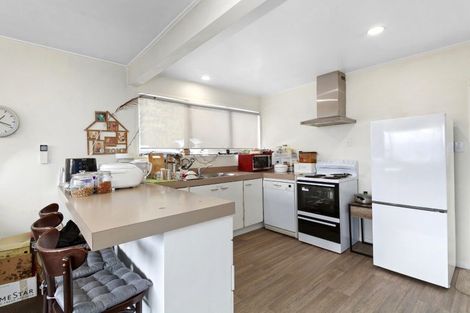 Photo of property in 66 Miromiro Road, Normandale, Lower Hutt, 5010