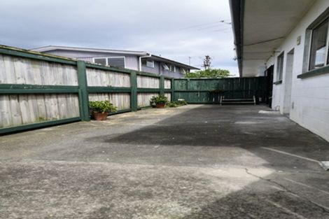 Photo of property in 67 Lincoln Park Avenue, Massey, Auckland, 0614