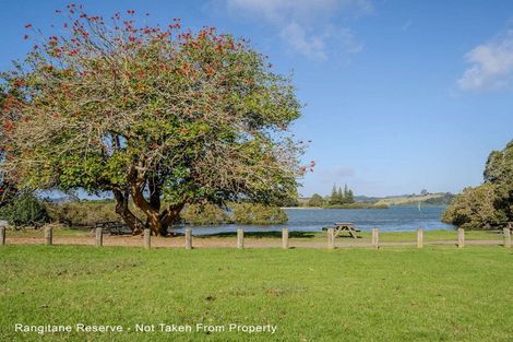 Photo of property in 11 Rangitane Loop Road, Kerikeri, 0294