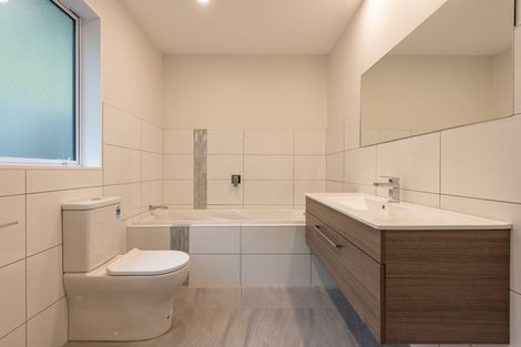 Photo of property in 103 Kakariki Grove, Waikanae, 5036